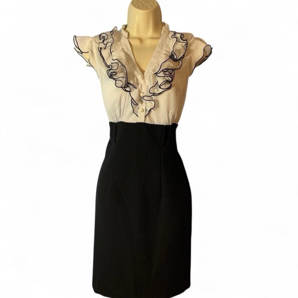 A. Byer White black ruffles neck flutter sleeve fitted Blouse size 9